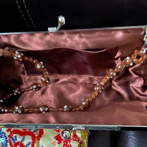 Designed with sequence bag - Picture 4 of 5